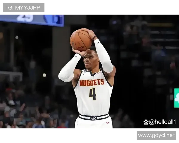 威少热身超远三分精准命中,随即疾步闪回更衣室